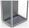 Industrie-Serverrack-Teilansicht mit sichtbarer Grundstruktur und Lüftungselementen.