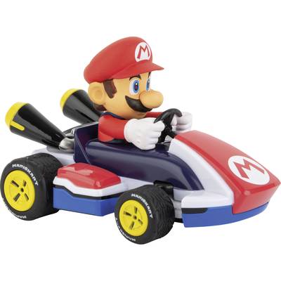 Ein Spielzeugauto im Mario-Kart-Design, mit rotem Kart und Mario-Figur am Steuer. Das Auto hat gelbe Räder und ist fahrbereit.