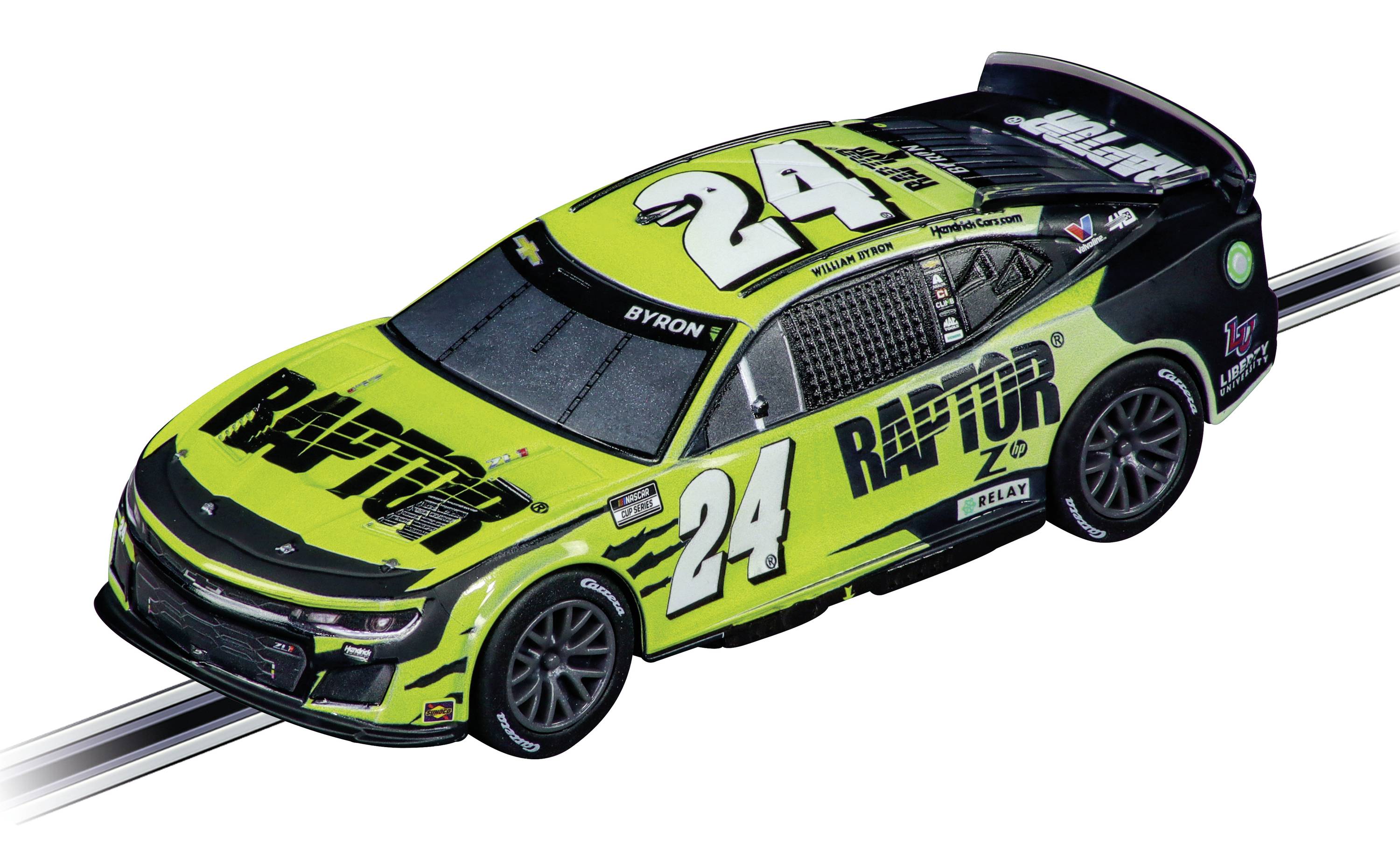 Ein Rennwagen mit der Nummer 24 in leuchtend grün-schwarzem Design, fährt schnell auf einer Rennstrecke.