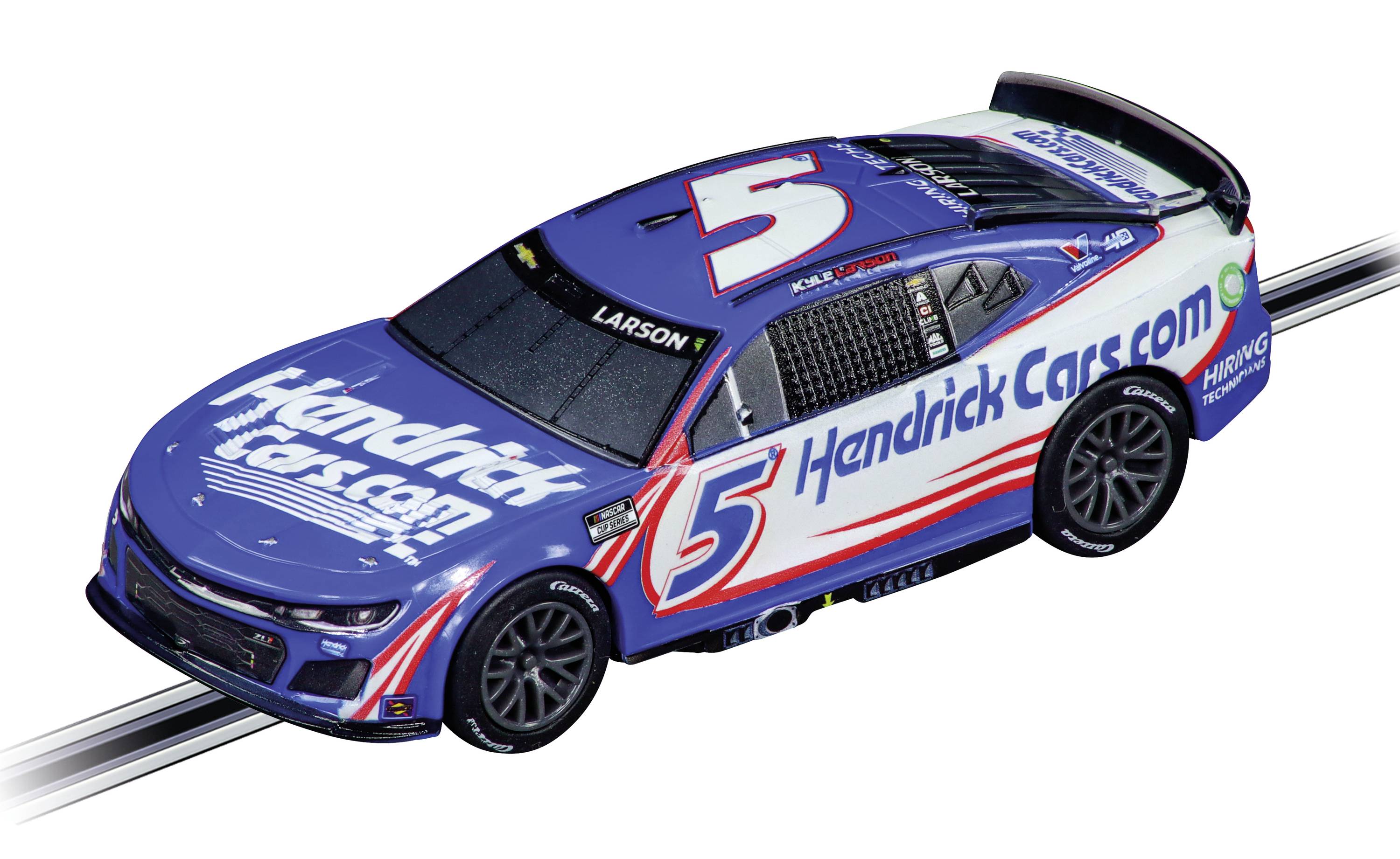 Ein blau-weiß-roter Rennwagen mit der Nummer 5 und der Aufschrift 'HendrickCars.com' auf der Karosserie.