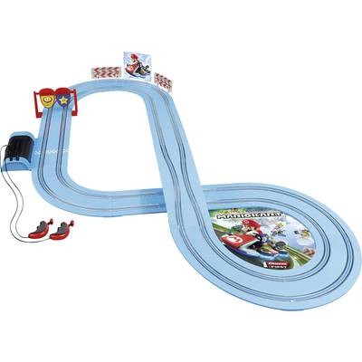 'Rennbahn mit blauem Streckendesign, inspiriert von Mario Kart. Mit zwei schwarzen Controllern und einem Mario-Grafik-Element.'