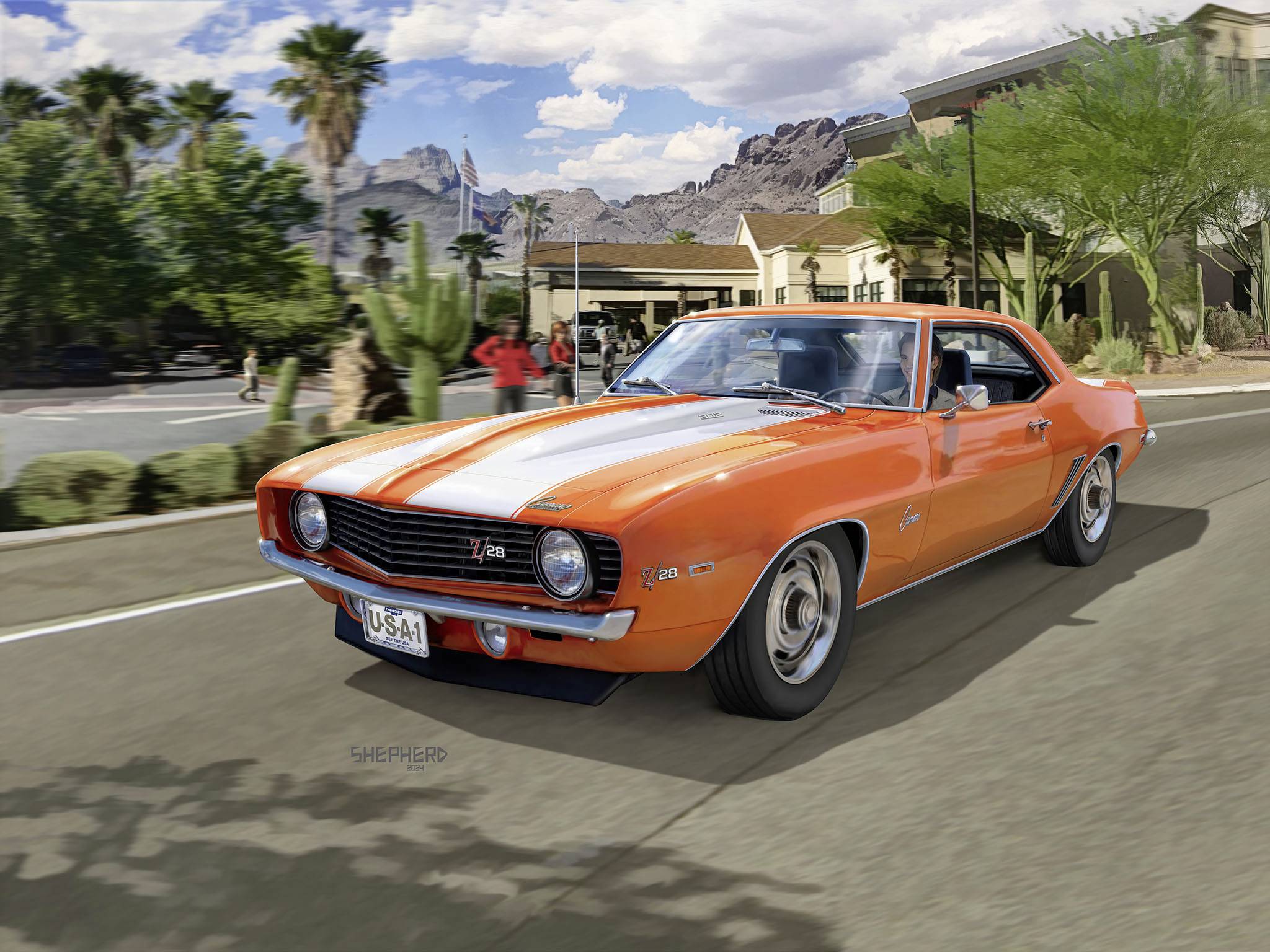 Ein orange-weißer Oldtimer fährt auf einer Straße in einer Wüstenlandschaft mit Bergen und Palmen im Hintergrund bei sonnigem Wetter.