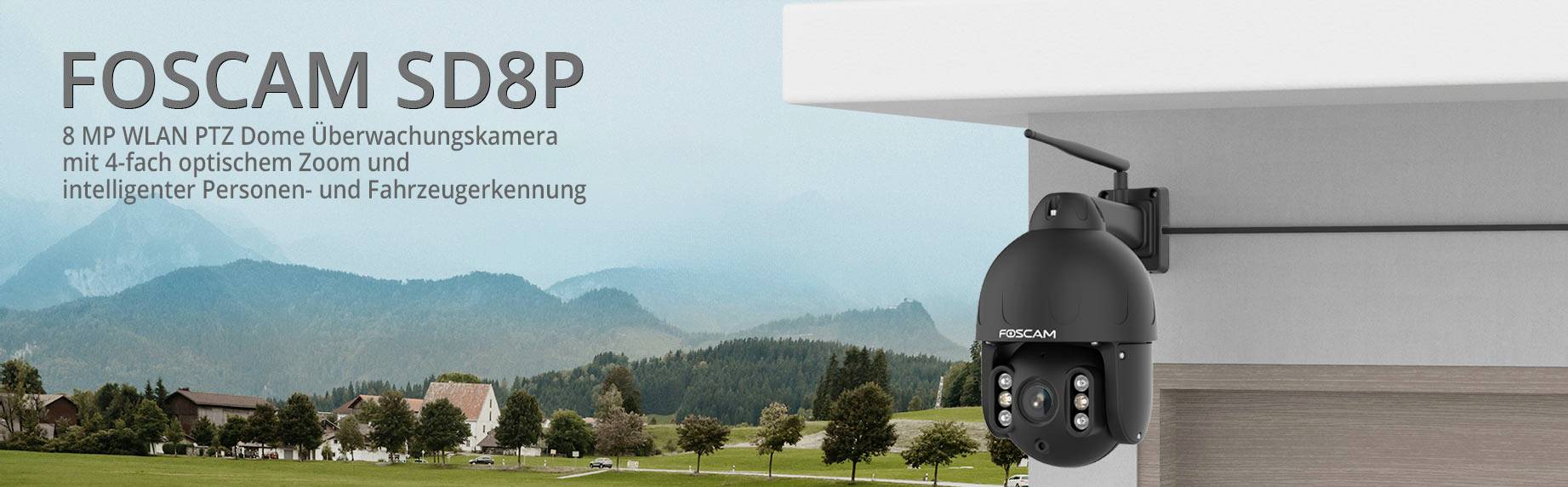 Überwachungskamera FOSCAM SD8P an einer Wand montiert, mit 8 MP, 4-fach optischem Zoom, Personen- und Fahrzeugerkennung. Hintergrund: Landschaft.