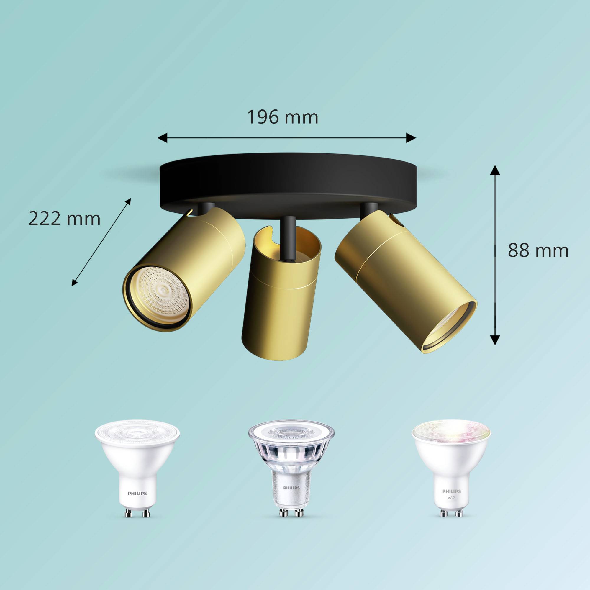 Deckenstrahler mit drei verstellbaren, goldenen Lampen. Maße: Breite 196 mm, Tiefe 222 mm, Höhe 88 mm. Zeigt drei verschiedene Glühbirnen.