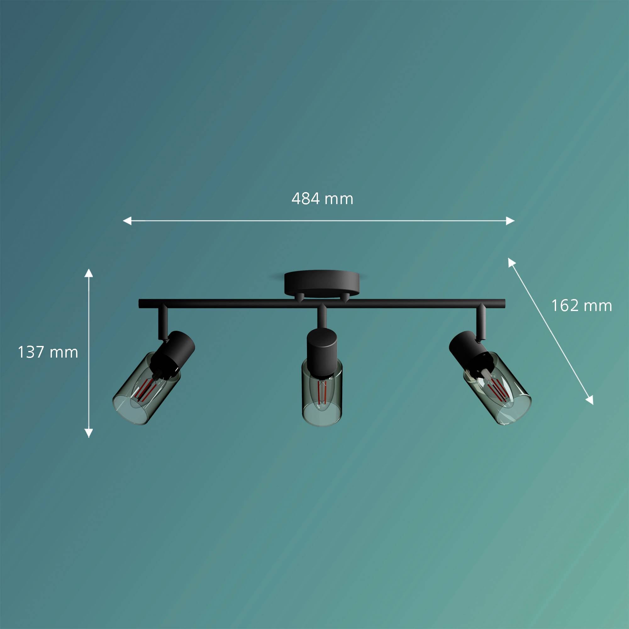 Schwarze Deckenleuchte mit drei verstellbaren Strahlern. Maße: 484 mm Breite, 137 mm Höhe, 162 mm Tiefe.