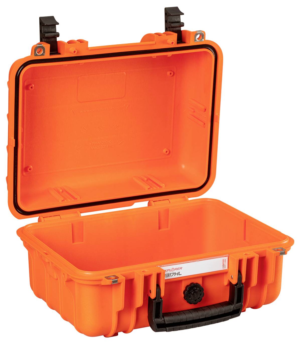 Orangefarbener, geöffneter Koffer, robust und wasserdicht, für den Schutz und Transport empfindlicher Geräte oder Materialien.