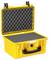 Gelber Hartschalenkoffer mit offenem Deckel, der mit grauem Schaumstoff ausgekleidet ist. Geeignet für sicheren Transport empfindlicher Gegenstände.