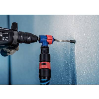 Bohrmaschine befestigt große Schraube an der Wand, Bohrer mit rotem und blauem Adapter, Nahaufnahme zeigt Werkzeug und Betonwand.