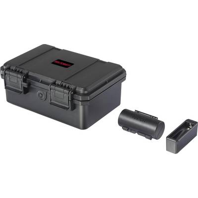Schwarzer Werkzeugkoffer mit Sicherungsverschlüssen, abnehmbarem Batteriefach, und Ladegerät auf weißem Hintergrund.