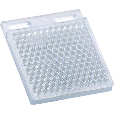 Eine reflektierende quadratische Platte mit einem rautenförmigen Muster, das Licht zurückwirft. Hauptsächlich aus transparentem Material.