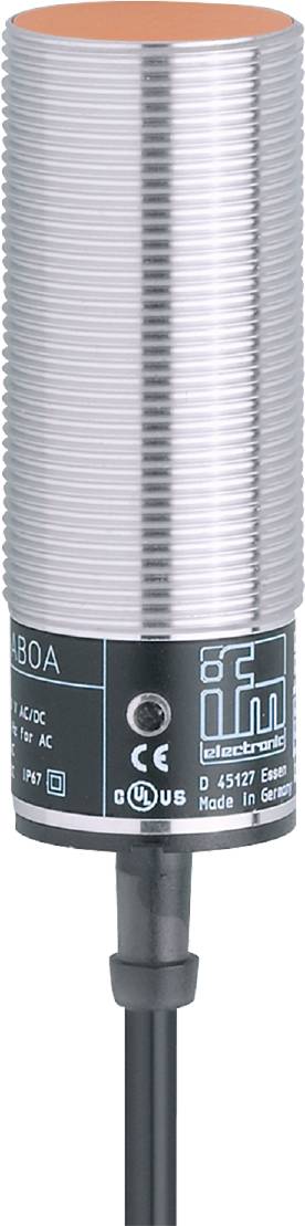 Abgebildet ist ein zylindrischer Sensor von 'ifm electronic', überwiegend silbern mit schwarzem Abschnitt und Firmenlogo.
