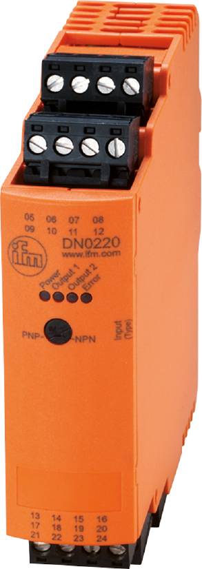 Orangenes elektronisches Gerät mit Beschriftung 'DN0220'. Markierungen für 'Power', 'Output 1', 'Output 2', 'Error' und 'Input (Teach)'.