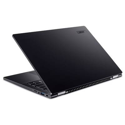 Ein schwarzer Laptop in teilweiser geschlossener Position, seitliche Ansicht, zeigt die Marke Acer. Ein USB-Anschluss ist sichtbar.