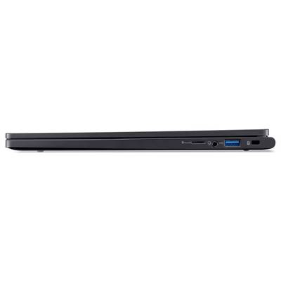 Ein geschlossenes schwarzes Laptop von der Seite gezeigt, mit sichtbaren Anschlüssen wie USB und Kartensteckplatz.