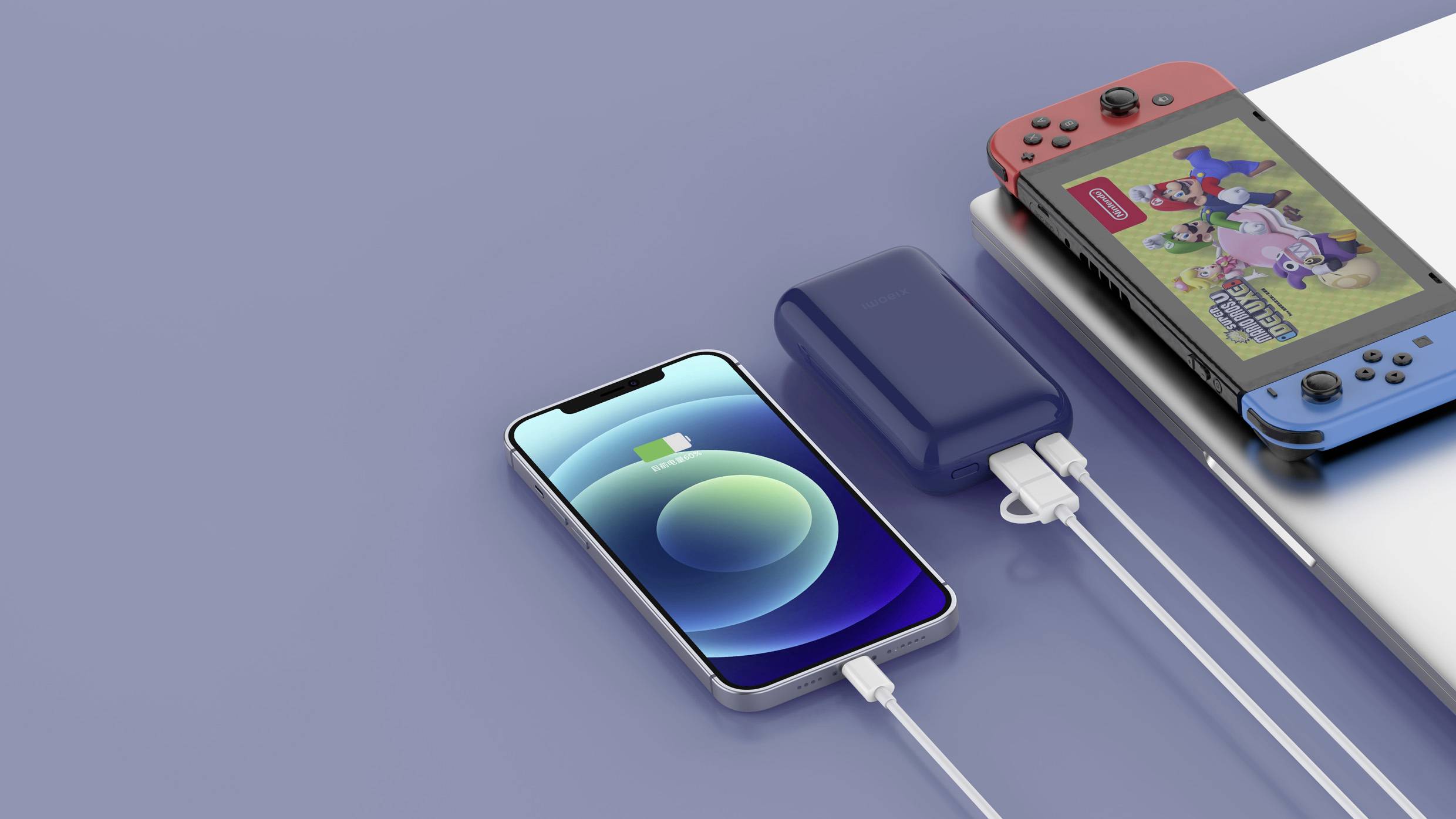 Smartphone und Spielekonsole, beide an eine Powerbank angeschlossen, auf einem Tisch. Der Smartphone-Bildschirm zeigt ein Akku-Ladesymbol.