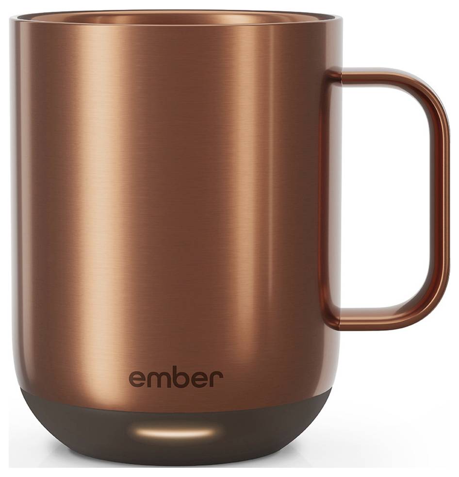 Eine kupferfarbene Thermotasse mit dem Aufdruck 'ember'. Sie hat einen runden Henkel und ein minimalistisches Design.