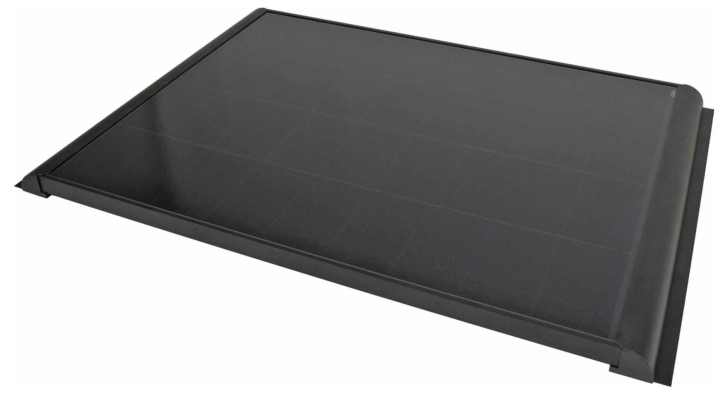 Schwarzes Solarpanel, flach liegend, zur Nutzung für Solarenergie.