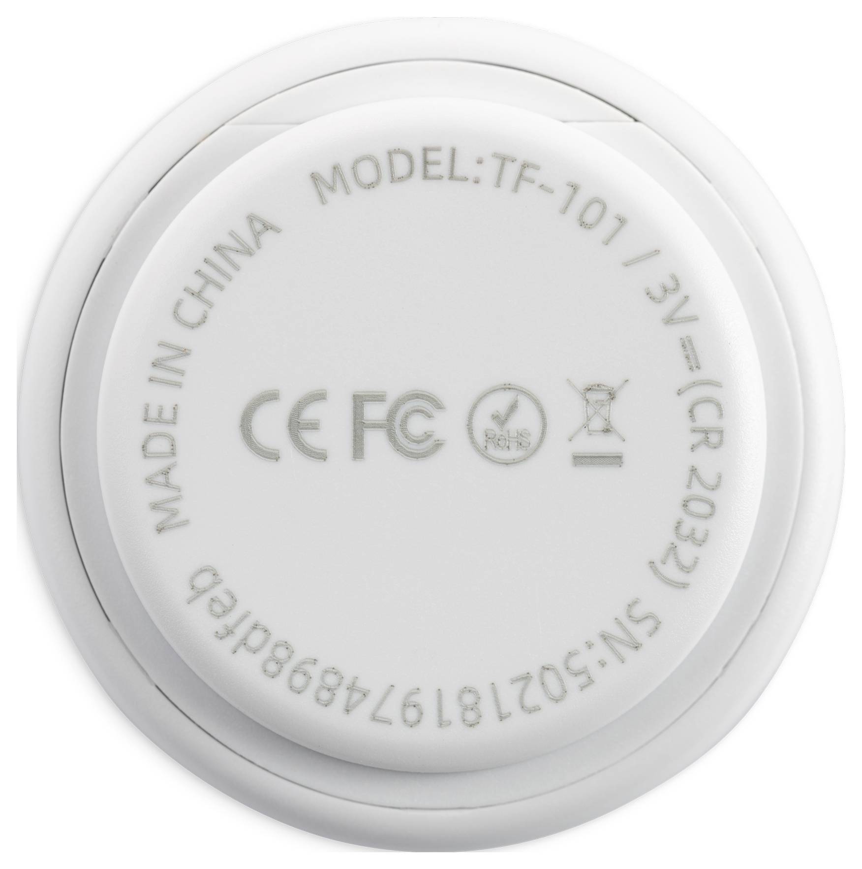 Rückseite einer runden, weißen Batterie mit Aufschriften 'Made in China', Modellnummer, Spannung und Zertifizierungslogos CE, FCC.