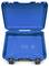 Geöffneter blauer Schutzkoffer mit Fächern, geeignet für den sicheren Transport empfindlicher Ausrüstung.