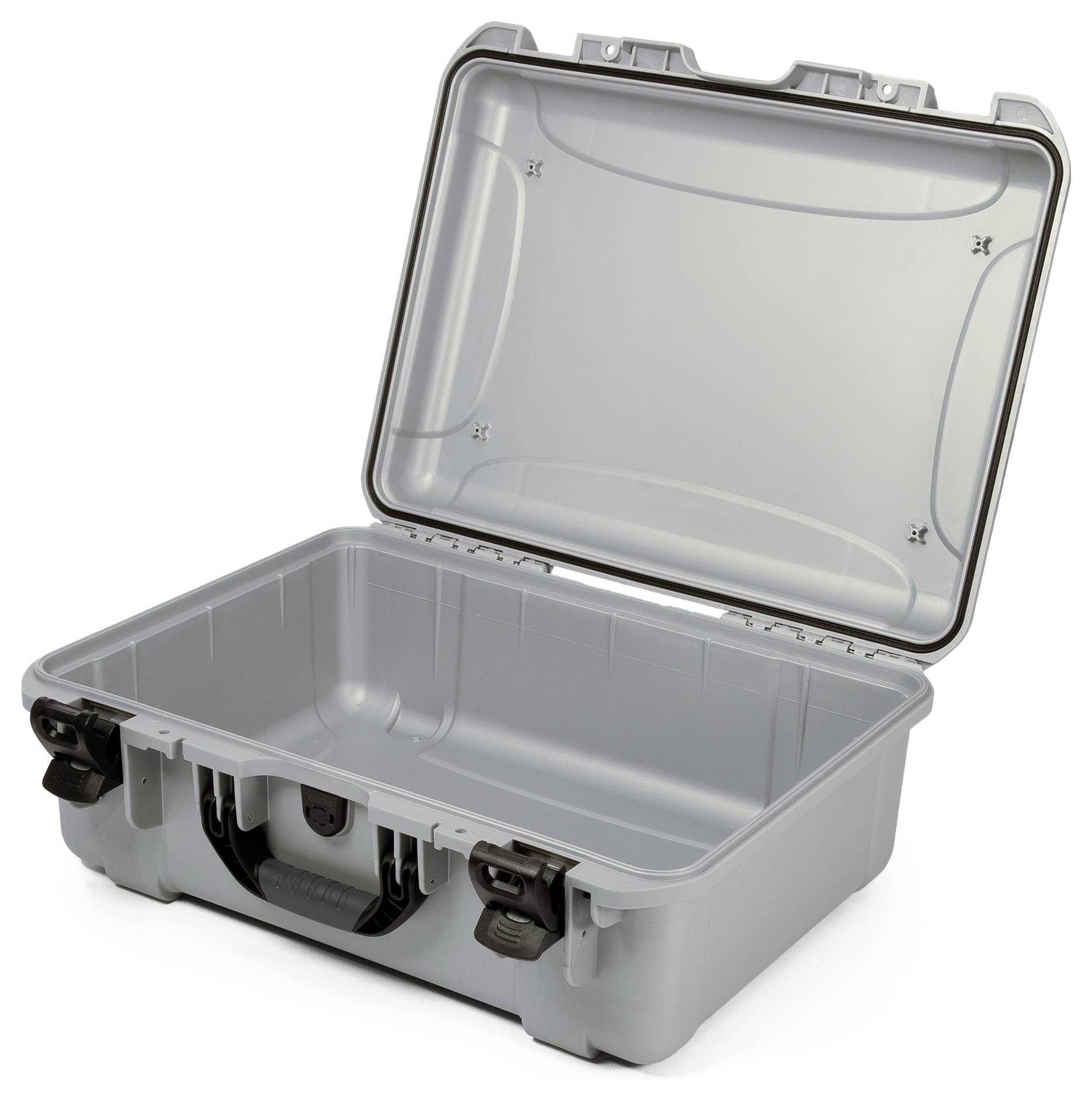 Grauer, offener Transportkoffer aus stabilem Kunststoff mit robusten Verschlüssen. Geeignet für sicheren Transport von Gegenständen.