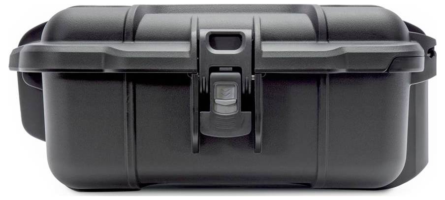 Schwarzer, robuster Koffer mit Schnappverschluss, geeignet für Transport und Schutz empfindlicher Ausrüstung.