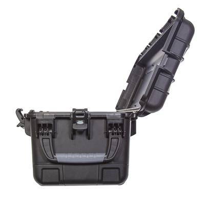 Ein schwarzer, offener Schutzkoffer mit robustem Design, zeigt seine Innenausstattung. Koffer ist für sichere Aufbewahrung von Gegenständen geeignet.