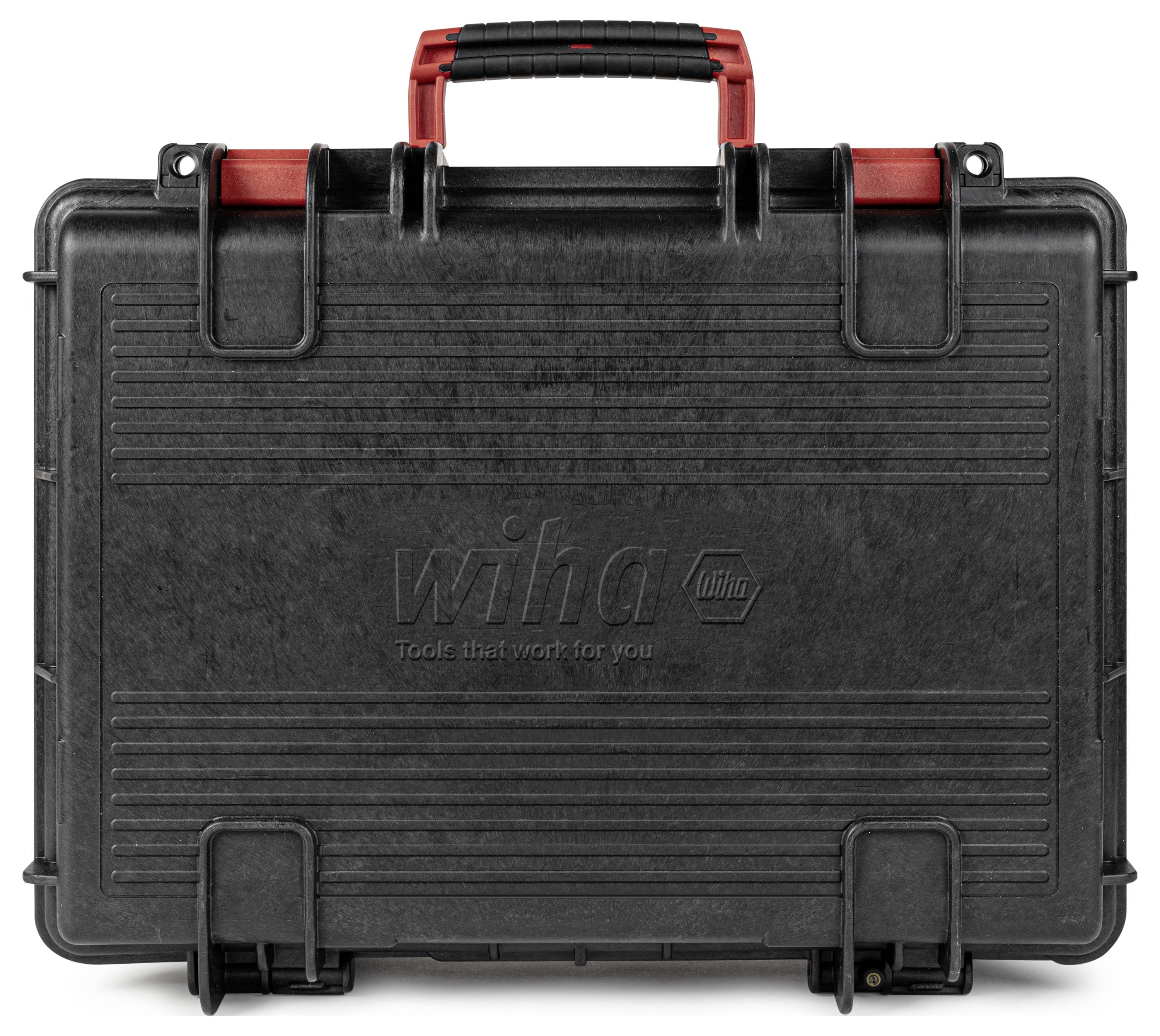 Schwarzer Werkzeugkoffer mit rotem Griff, geschlossen, aufrecht stehend. Logo mit Text 'Tools that work for you' auf der Vorderseite.
