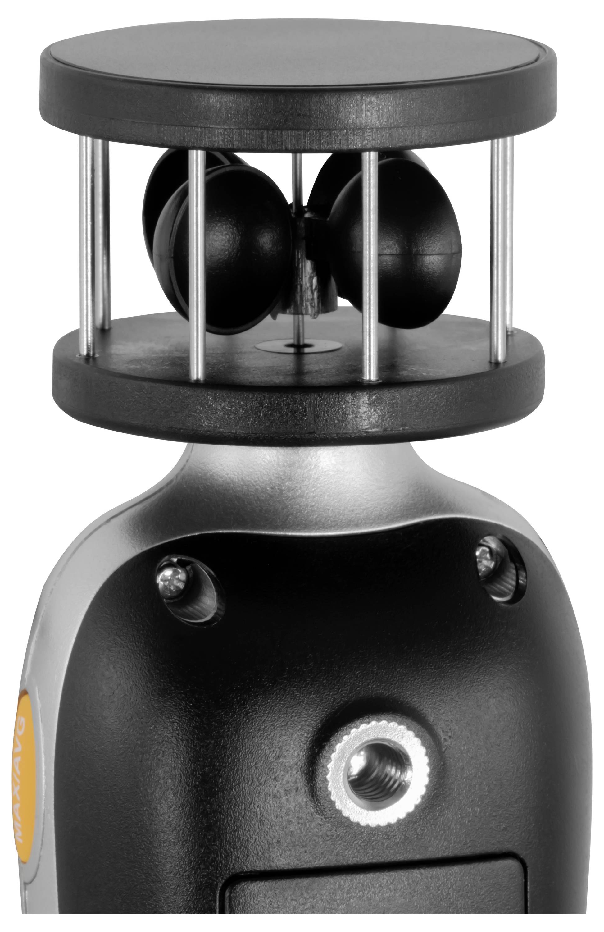 Nahaufnahme eines schwarzen tragbaren Wetterinstruments mit einem Schalenanemometer oben, das zur Messung der Windgeschwindigkeit verwendet wird.