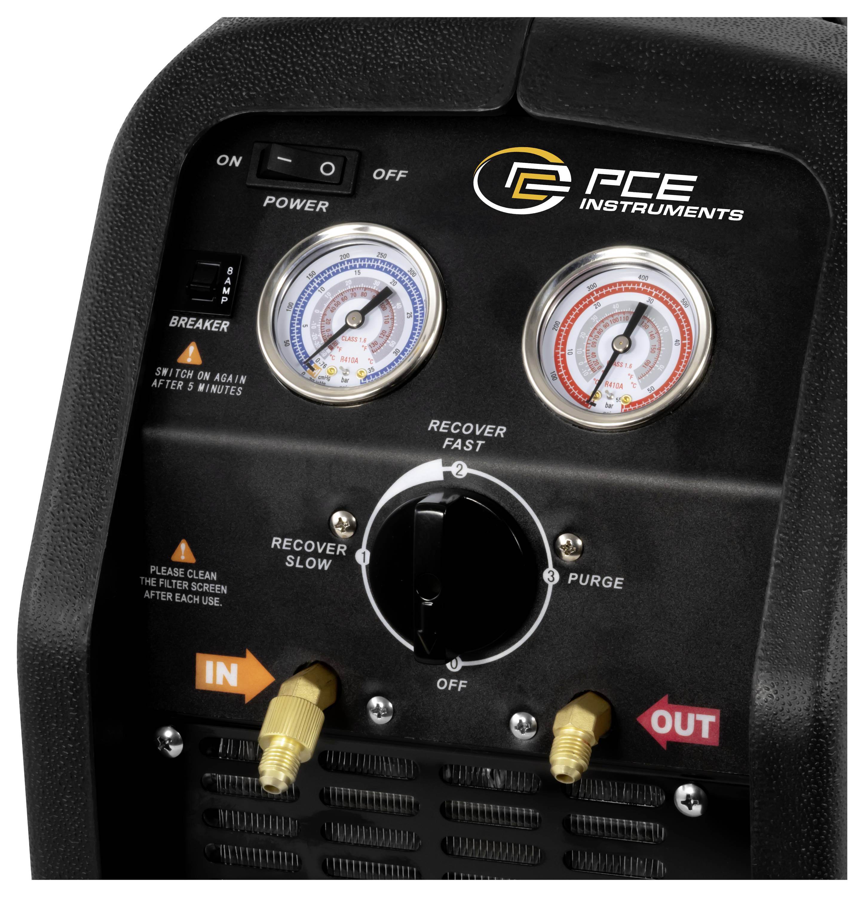 PCE Instruments Kältemittelrückgewinnungsmaschine mit Bedienfeld mit Netzschalter, zwei Druckmessern, Moduswahlschalter und IN/OUT-Schlauchanschlüssen.