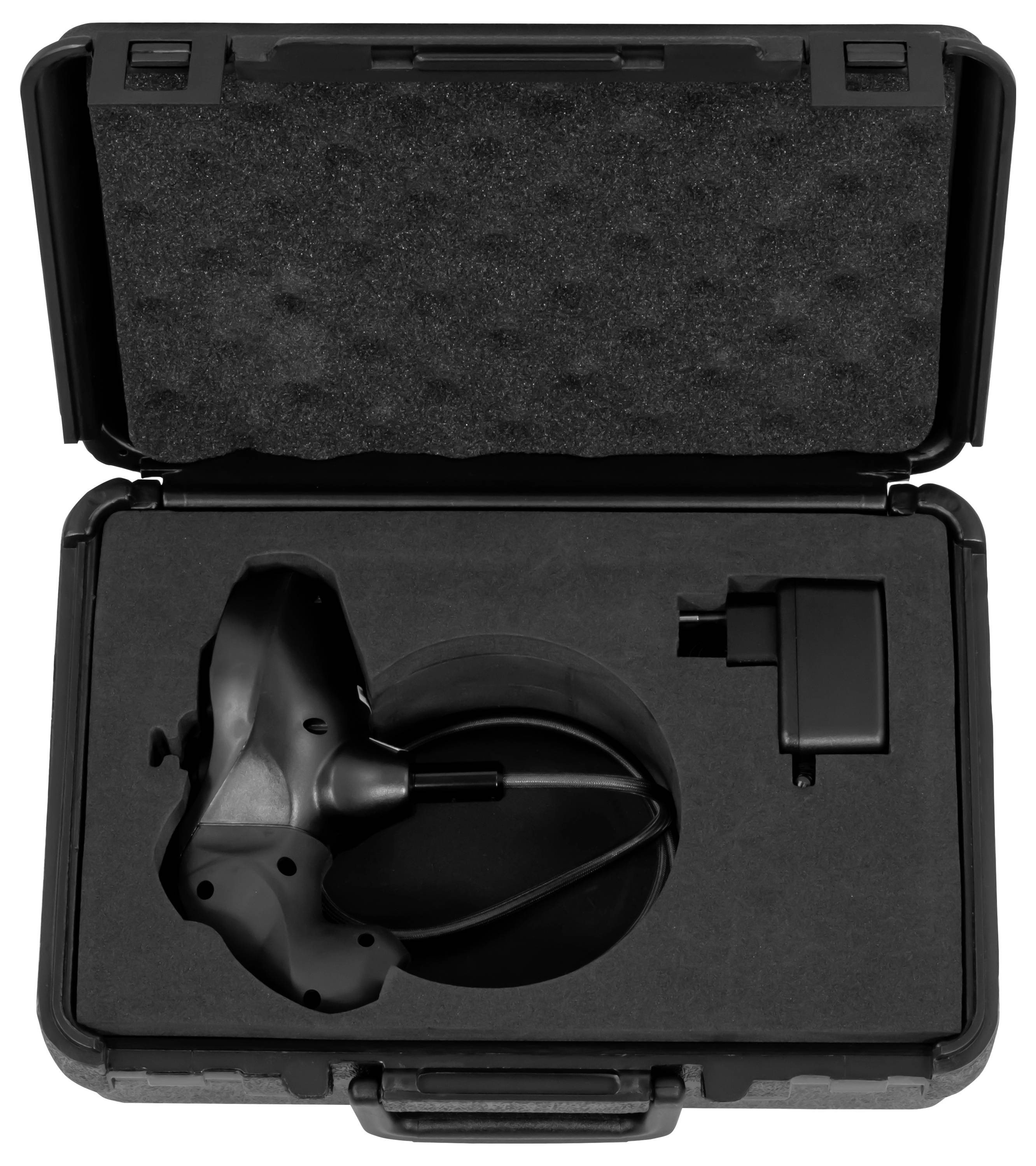 Offene schwarze Schutzhülle mit geformtem Schaumstoff. Drinnen liegt ein schwarz glänzendes Gerät und ein Ladegerät.