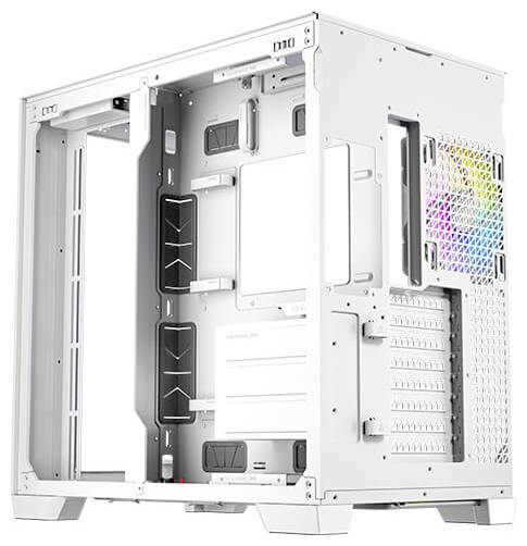 Ein weißes Computergehäuse mit offenem Design. Es zeigt mehrere Einschübe und Halterungen für Hardwarekomponenten, Rückseite mit RGB-Beleuchtung.