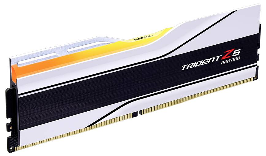 RAM-Modul mit schwarzem und weißem Gehäuse, goldenen Kontakten und der Aufschrift 'Trident Z5 Neo RGB' auf der Seite.