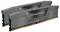 Zwei graue DDR5-RAM-Module der Marke Vengeance, nebeneinander liegend, mit schwarzen und gelben Designelementen.