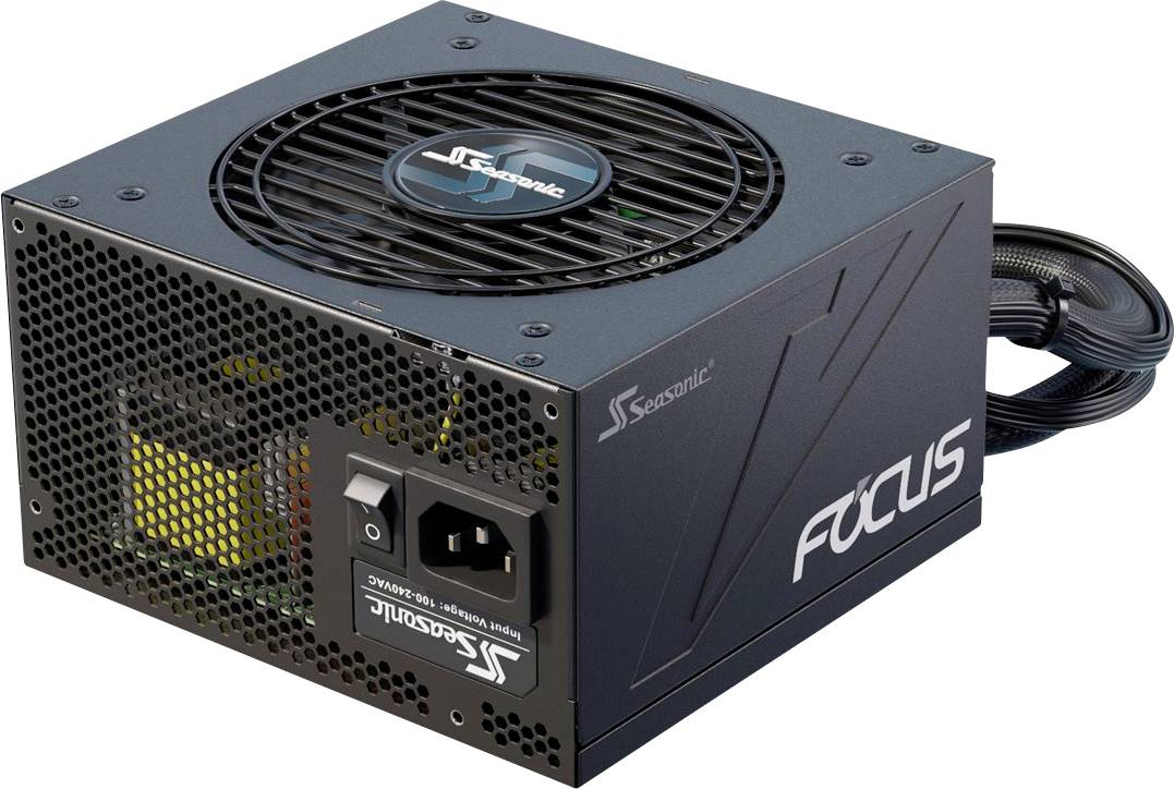 'Schwarzes Seasonic Focus Netzteil mit Lüftergitter oben, Netzkabelanschluss und Netzschalter auf der Rückseite.'