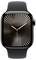 Eine schwarze Smartwatch zeigt ein digitales Zifferblatt mit strahlenförmigem Muster und weißen Zeigern vor einem schwarzen Hintergrund.