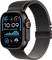 Eine schwarze Smartwatch zeigt die Uhrzeit 10:09 und enthält Fitnessdaten wie Schritte, Distanz und Herzfrequenz auf dem Display.