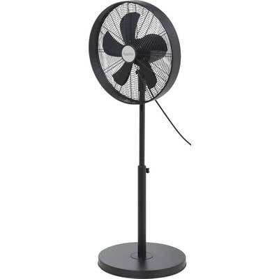 Schwarzer Standventilator mit fünf Flügeln und rundem Gitter. Geeignet zur Raumkühlung. Stromkabel auf der rechten Seite.