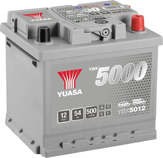 'Yuasa Autobatterie YBX 5000' mit 12 Volt und 54 Ah Kapazität, geeignet für PKWs. Graues Gehäuse mit rotem und schwarzem Pol.