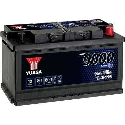 Schwarze Auto-Batterie der Marke Yuasa, Modell YBX9115, 12V, 80Ah, 800 A. Aufkleber mit rotem Logo und blauen Details.