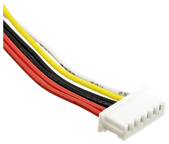 Weiße Steckverbindung mit farbigen Kabeln (rot, gelb, schwarz). Elektrische Kabel für den Anschluss elektronischer Geräte.