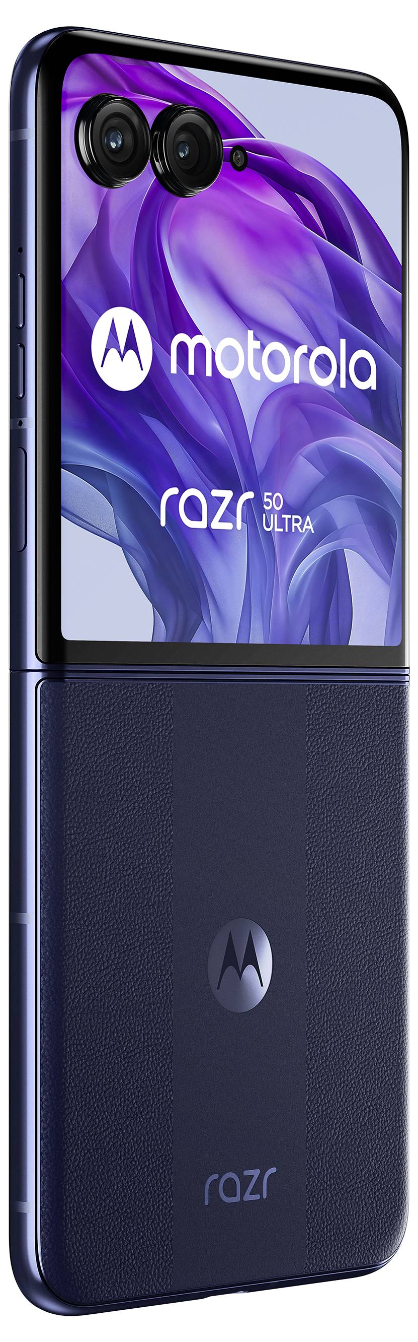 Smartphone Motorola Razr 50 Ultra, zusammengeklappt dargestellt, mit dualen Kameras und Display, das Logo und Modellnamen zeigt.