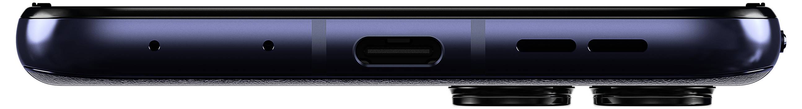 Unterseite eines Smartphones mit Ladeanschluss in der Mitte, umgeben von Lautsprechergittern und zwei Hauptkameras auf der Rückseite.