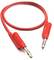 Rotes Kabel mit zwei Bananensteckern an den Enden, häufig für elektrische Verbindungen verwendet.
