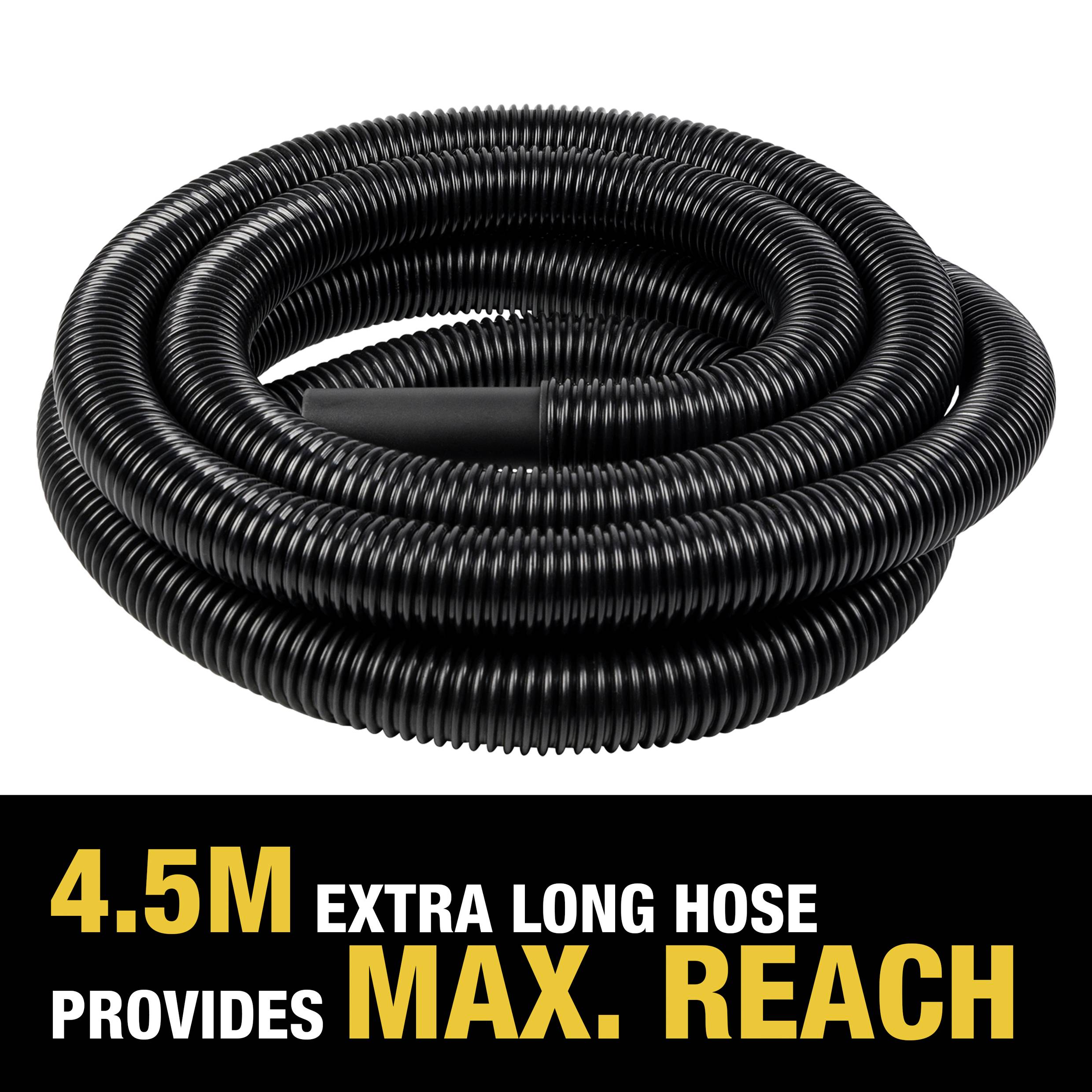 Ein 4,5 Meter langer schwarzer, flexibler Schlauch liegt aufgerollt. Text unten: '4.5M extra long hose provides max. reach'.