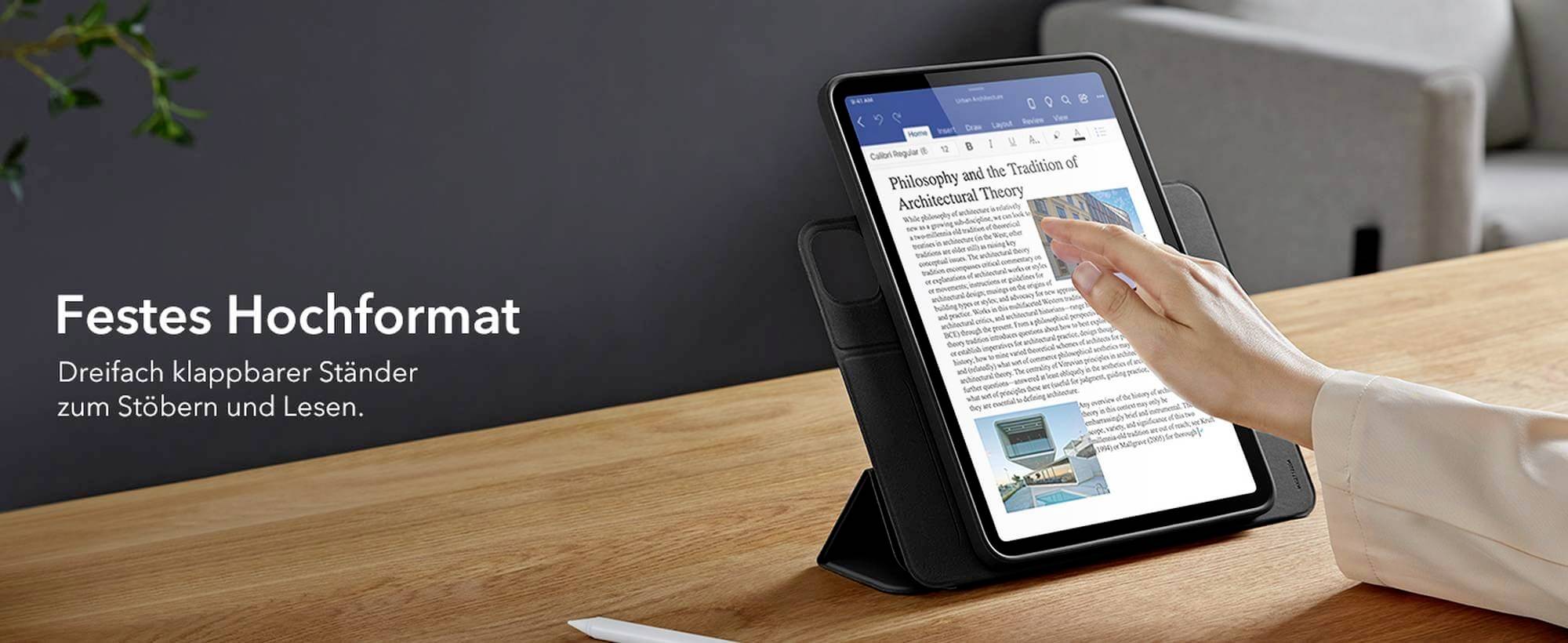 Ein Tablet im Hochformat auf einem Tisch, mit geöffnetem Textdokument. Daneben steht: 'Festes Hochformat: Dreifach klappbarer Ständer zum Stöbern und Lesen'.