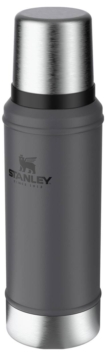 Graue Thermoskanne mit Edelstahldeckel und schwarzem 'Stanley'-Logo in der Mitte, bietet isolierten Getränkeaufbewahrung.