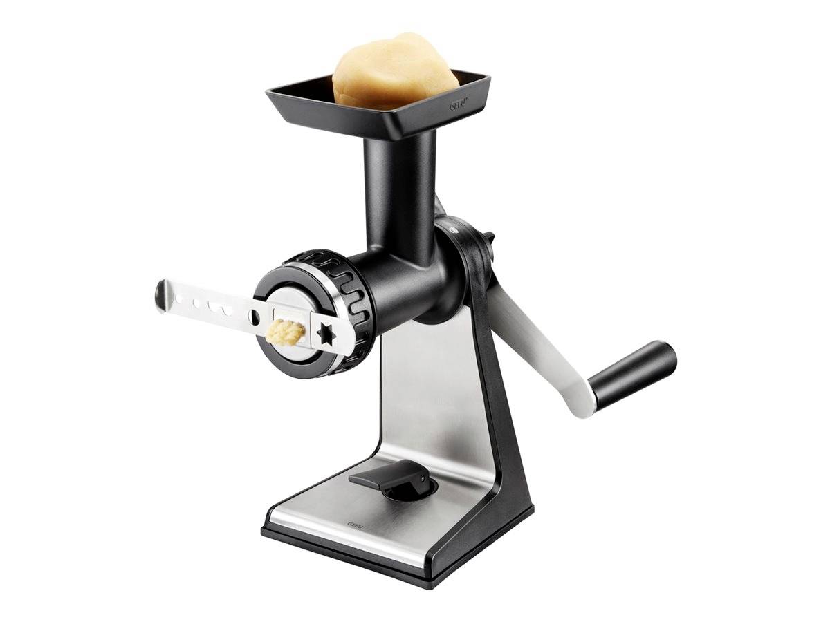 Manuelle Fleischwolf mit Handkurbel und rutschfestem Standfuß, Brotstück oben zur Veranschaulichung des Betriebs.