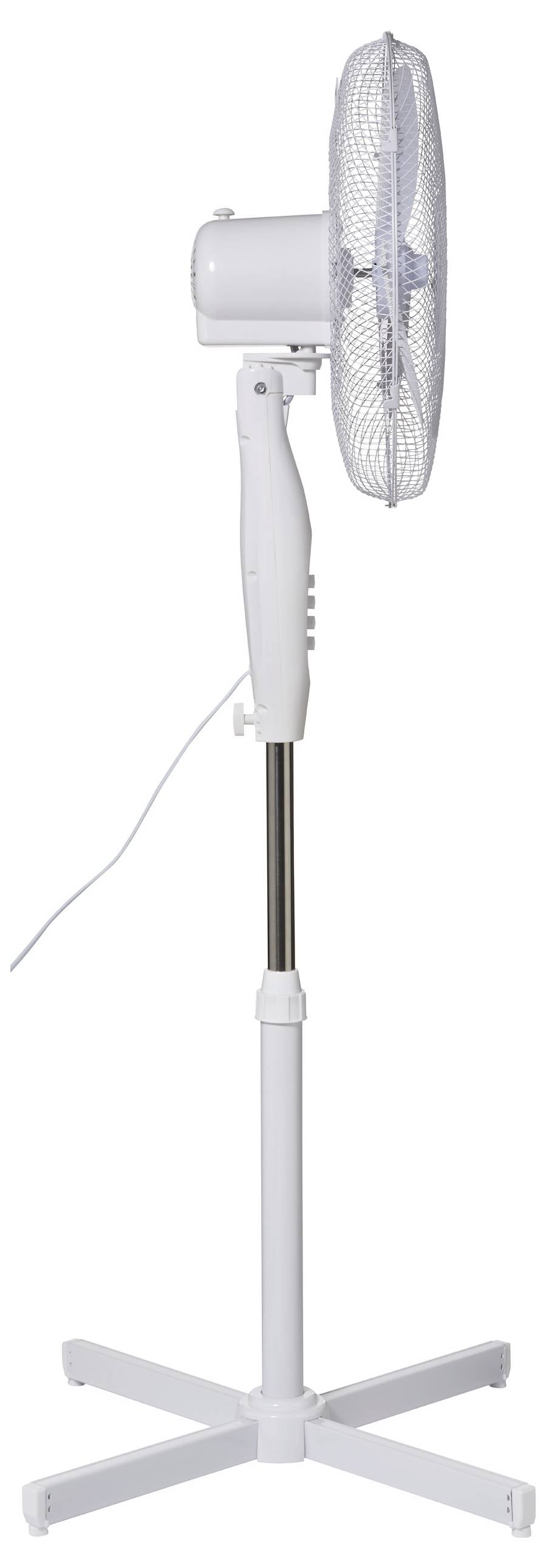 Ein weißer Standventilator mit verstellbaren Höhe und Neigungswinkel, seitlich gesehen.