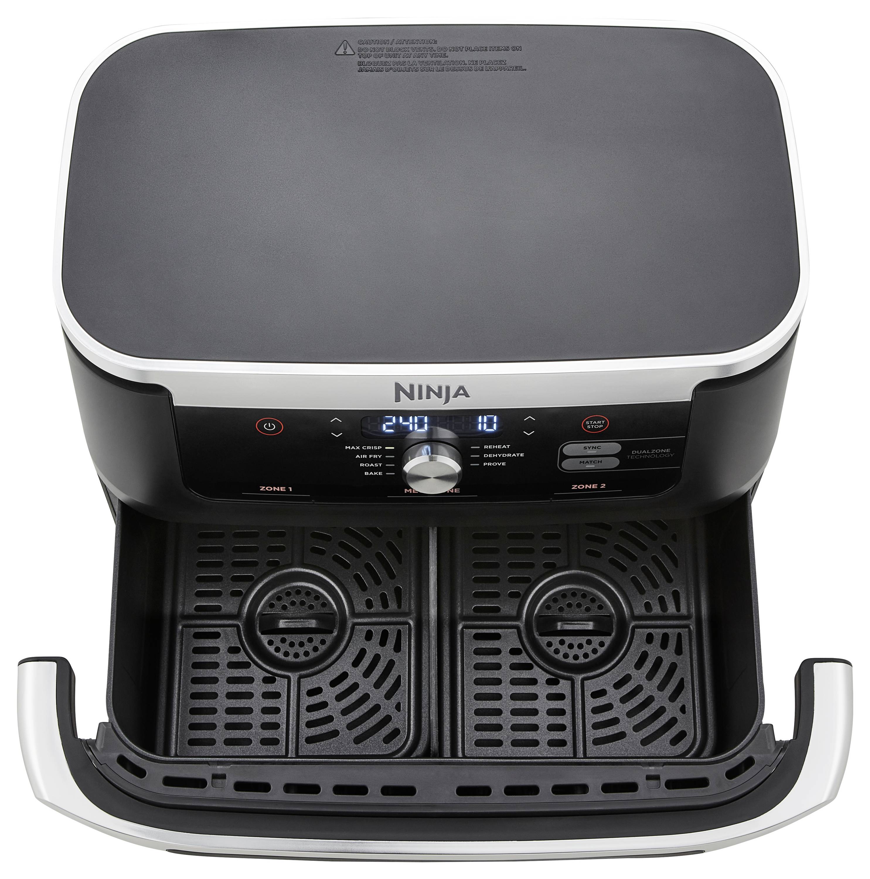 Luftfritteuse mit zwei offenen Frittierfächern, digitalen Anzeigen und Bedienelementen oben. Markenname in der Mitte sichtbar.