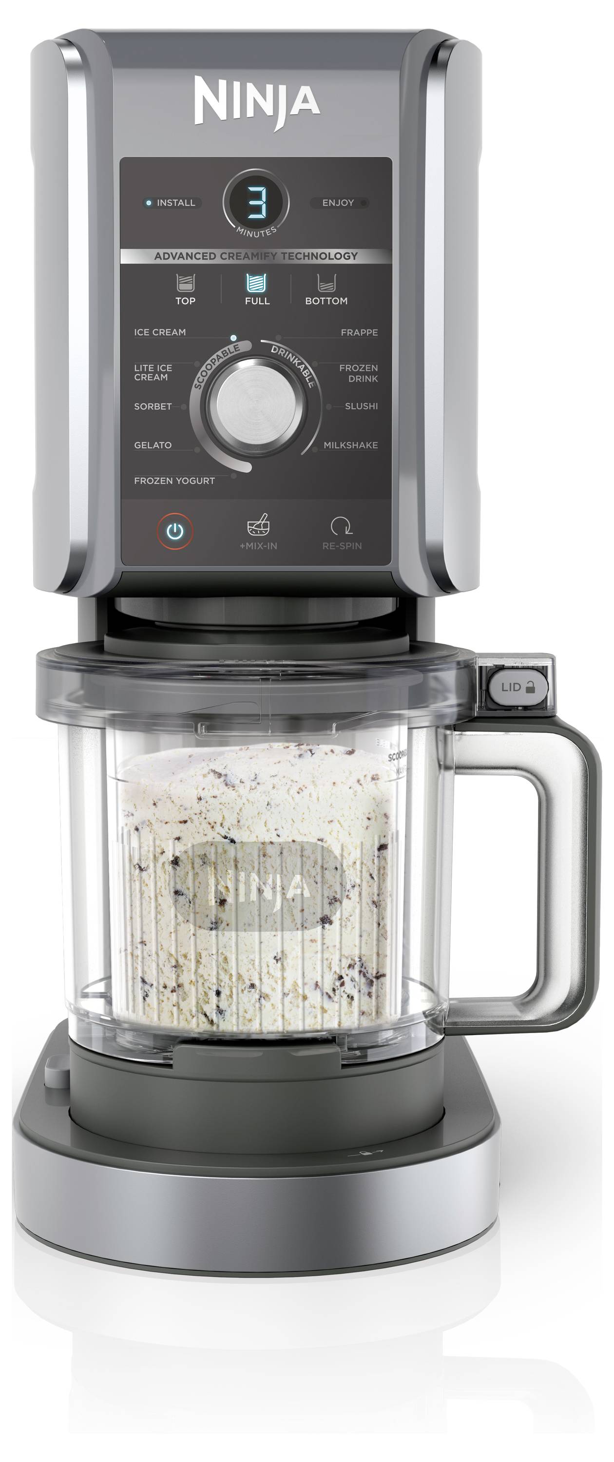 Eine Küchenmaschine der Marke Ninja, zeigt verschiedene Einstellungen auf einem Display. Der Behälter enthält zerkleinertes Eis.